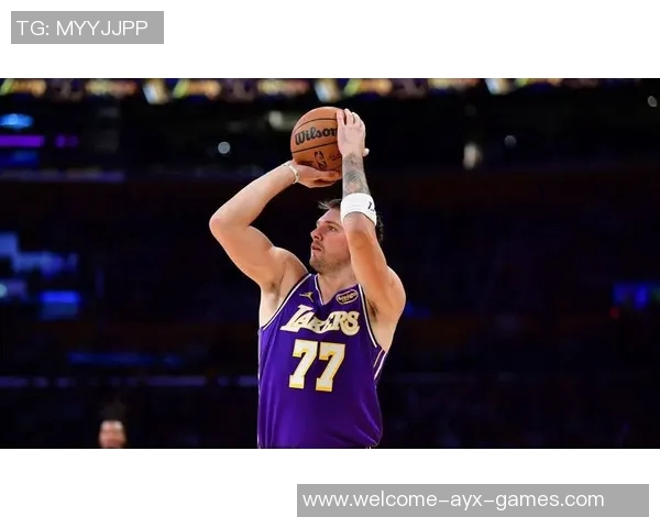 米勒质疑东契奇防守态度为何不积极协防只会摆手表示无奈